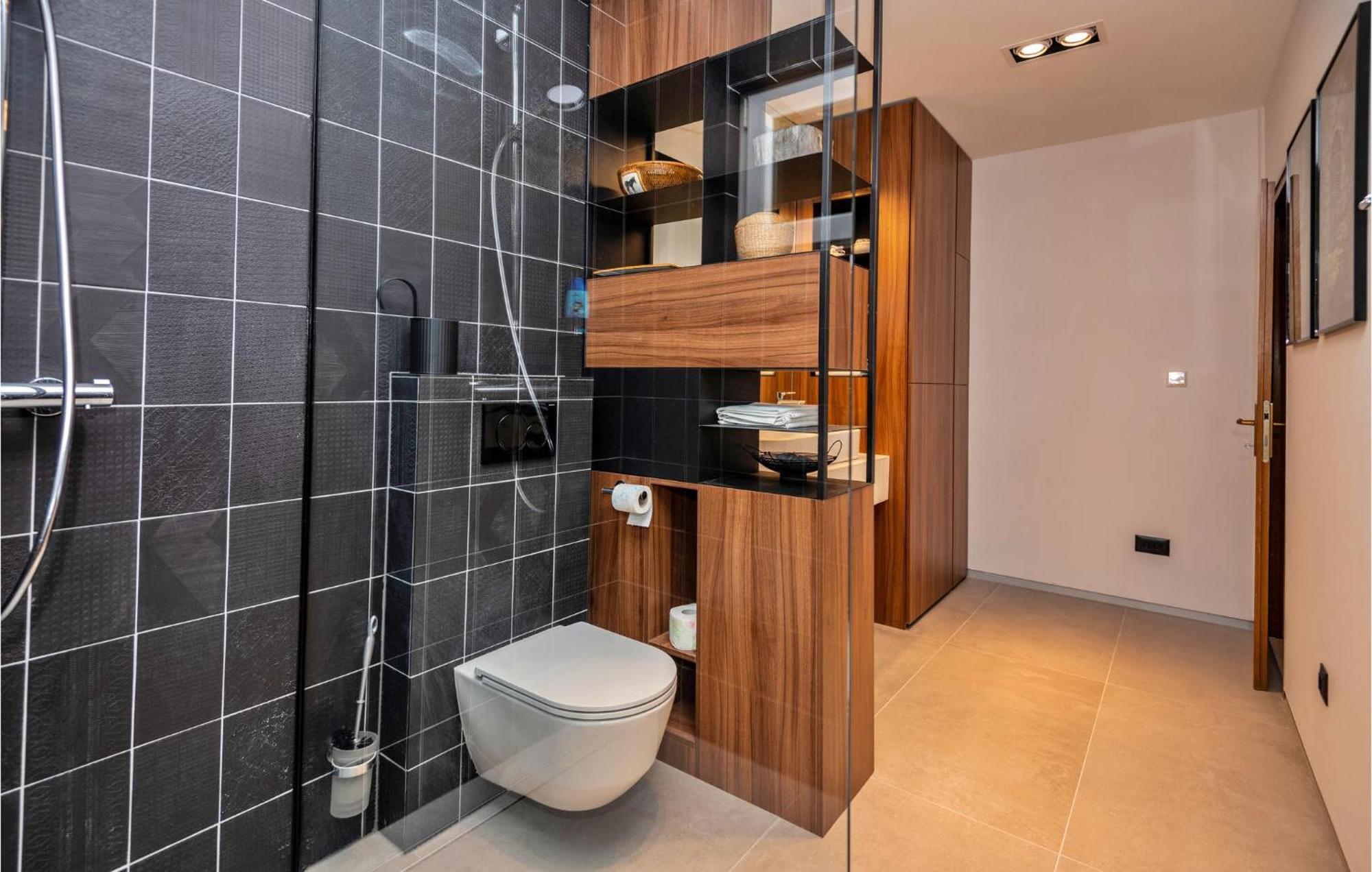 3 Bedroom Gorgeous Home In Makarska Zewnętrze zdjęcie